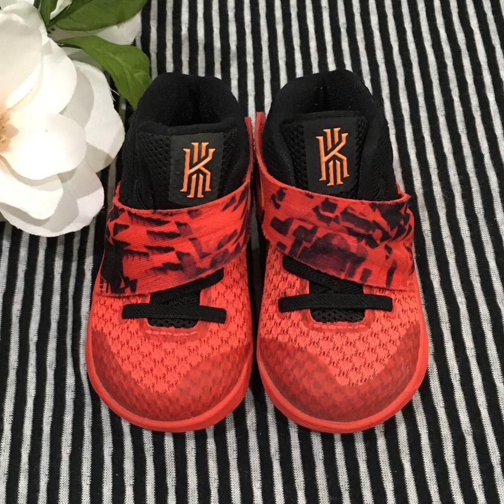 Nike Kyrie Inferno Sneakers
